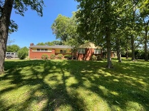 Building Photo - 821 Lemont Dr