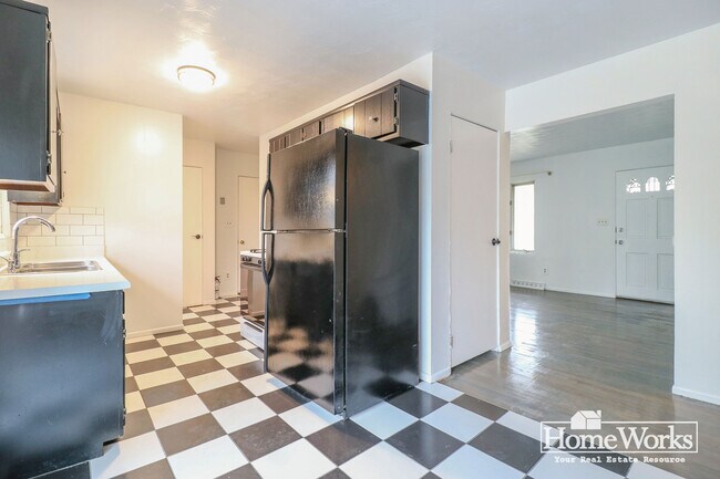 Building Photo - 1234 N Twyckenham Dr