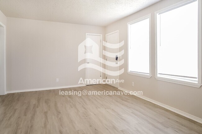 Foto del edificio - 147 W 49th Pl N