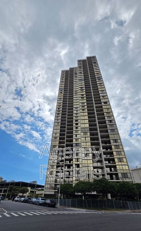 Building Photo - 990 Ala Nanala St