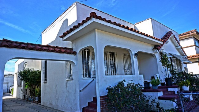 Foto del edificio - 1215-1221 S Mariposa Ave