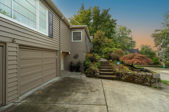 Building Photo - Charming and Well-Maintained Home in a Ser...