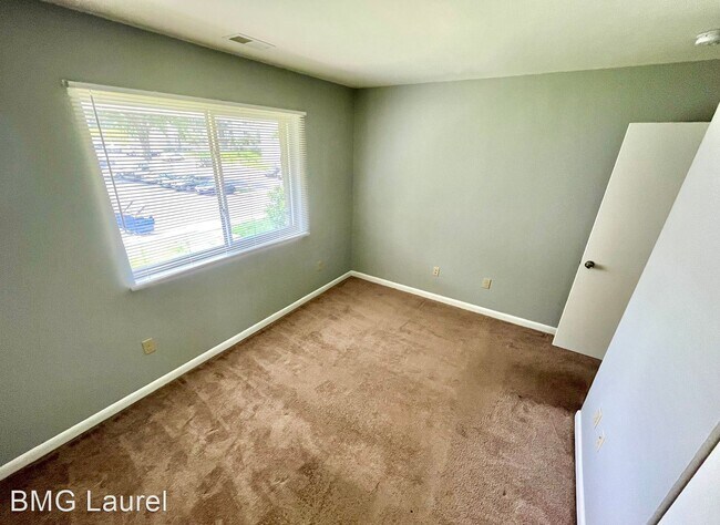 Building Photo - 2 br, 1 bath House - 5426 85th Ave Unit 202