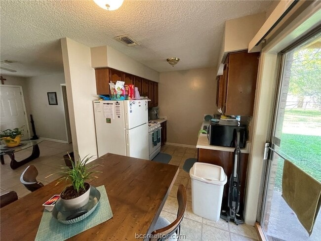 Foto del edificio - 1525 Hillside Dr