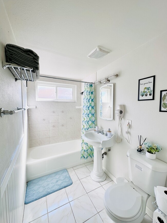 Foto del edificio - 915 N Holly St