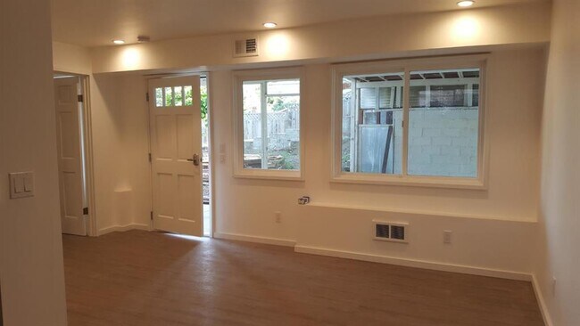Building Photo - 251 Amador Ave