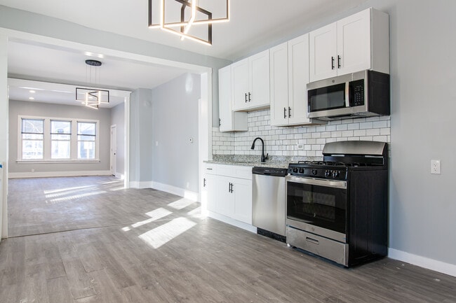 Building Photo - 2659 W Homer St