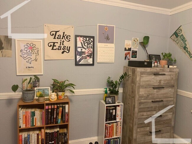 Building Photo - 4 Bedroom