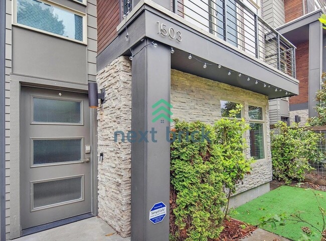 Building Photo - 3BR / 3BA Single-Family Home in Desirable Seattle Neighborhood