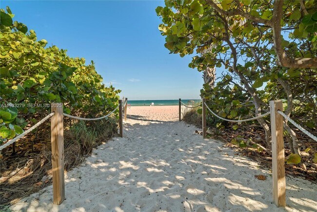 Foto del edificio - 5055 Collins Ave