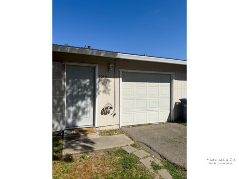 Primary Photo - Spacious 2br/1ba, A/C, LRG. Bedroooms, Private Patio, Garage, New Fridge, NEW Dishwasher!!