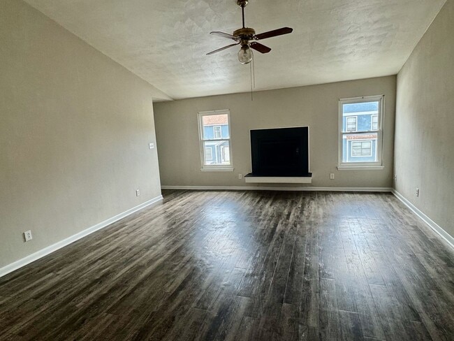 Building Photo - 1BR Condo on Shore Drive Close to Little C...