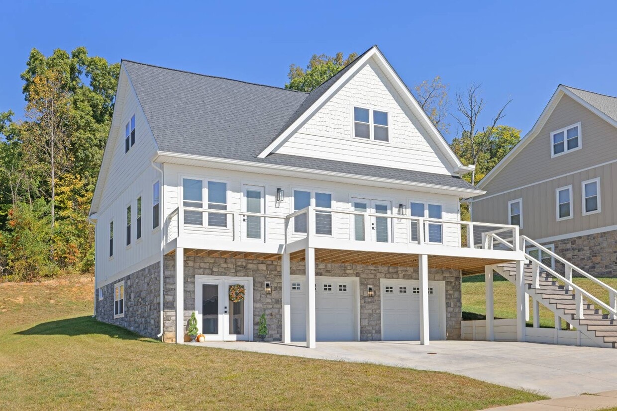 Primary Photo - 43 Mcilwee Ln