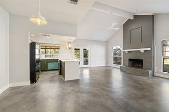 Building Photo - 2025 Monarch Dr