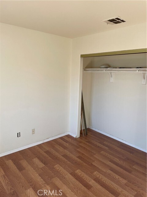 Building Photo - 5430 S Wilton Pl