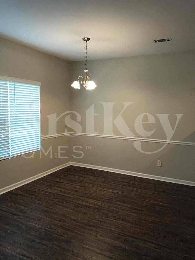 Foto del edificio - 5048 Pioneer Pkwy