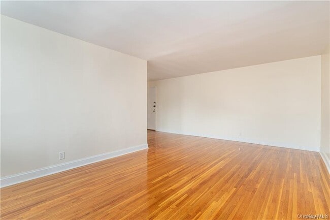 Foto del edificio - 411 Bronx River Rd