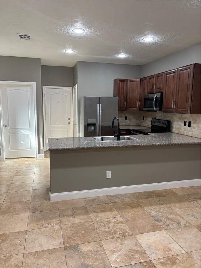 Building Photo - 307 Covecrest Dr