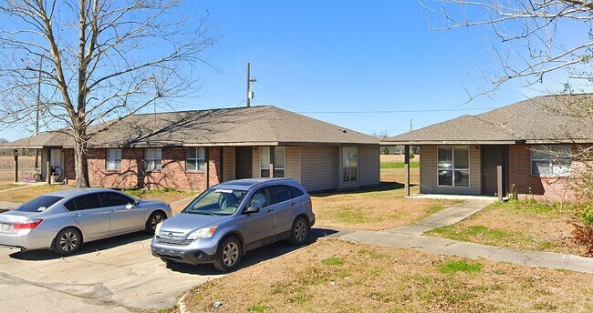 Foto del edificio - 771 Deforest Brown Ln