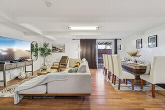 Building Photo - 609 Carlsbad St