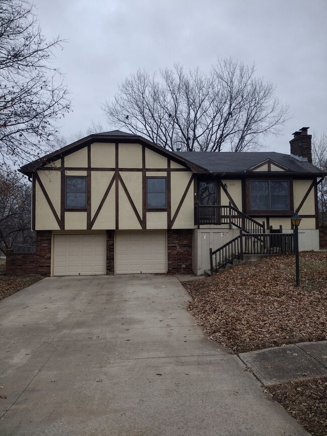 Building Photo - 309 Manor St