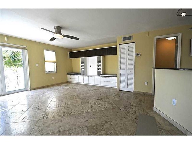 Building Photo - 1005 8th St