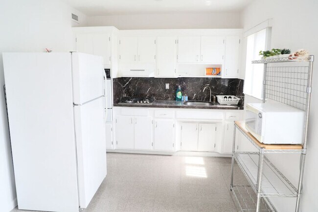 Building Photo - 219 Antilla Ave