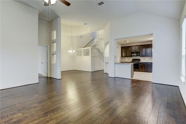 Building Photo - 549 Palmilla St