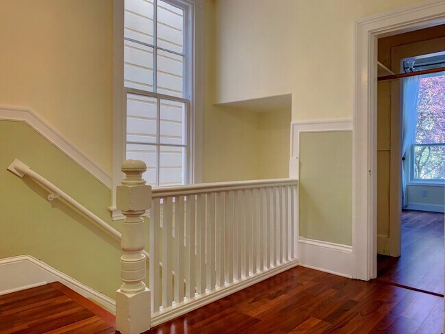 Building Photo - Sunny, Spacious, and Updated 4 Bed, 2 Bath...