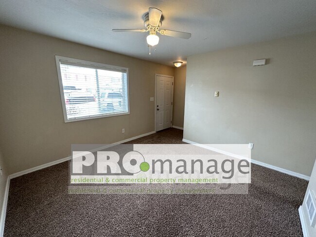 Foto del edificio - 2 Bed / 1.5 Bath Townhouse - Idaho Falls