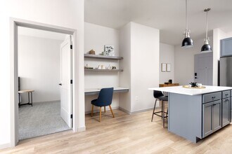 Interior Photo - Lynvue