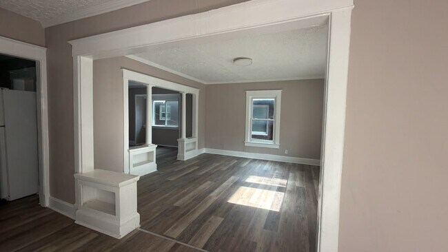 Foto del edificio - 853 N Parker Ave