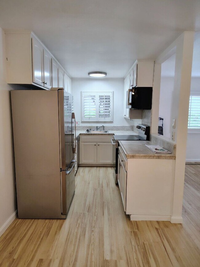 Foto del edificio - 1492 Dolphin Dr