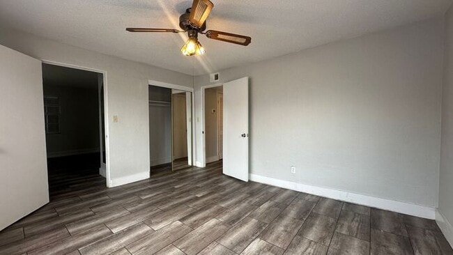 Building Photo - Spacious 3 Bed, 2 Bath Just Minutes from the Beach
