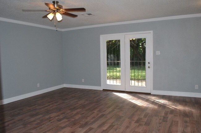 Foto del edificio - 3 br, 1.5 bath House - 409 Carver