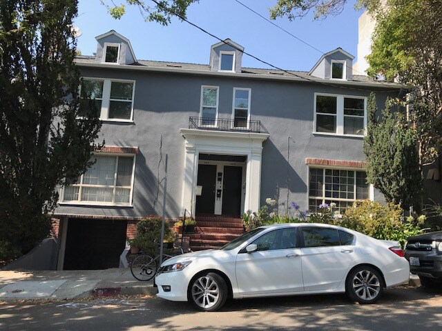 Primary Photo - 2415 Hilgard Ave