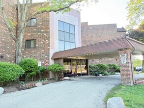 Building Photo - 1104 Castilian Ct