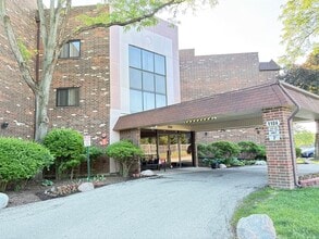 Building Photo - 1104 Castilian Ct