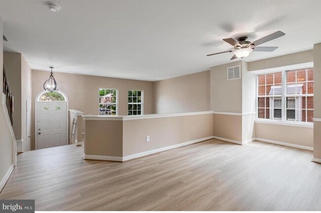 Building Photo - 46607 Carriage Ct