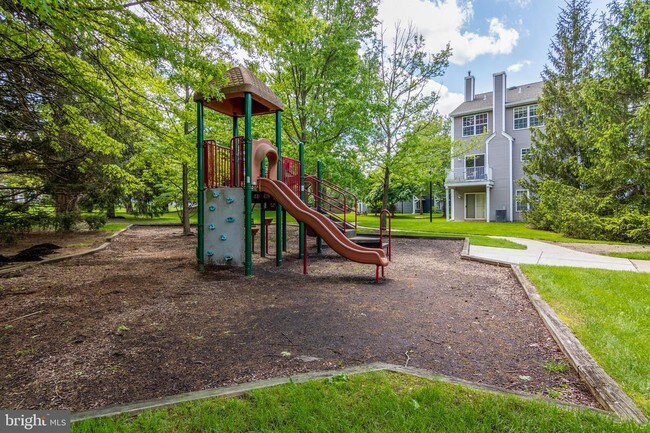 Building Photo - 59 E Shrewsbury Pl