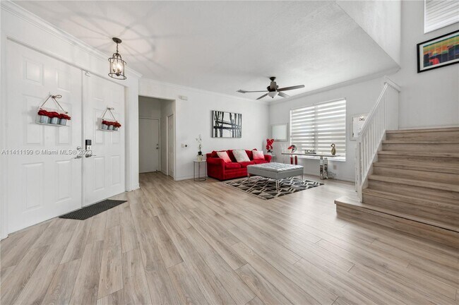 Foto del edificio - 8879 Chestnut Ridge Way