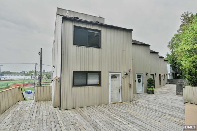 Foto del edificio - 1110 River Rd