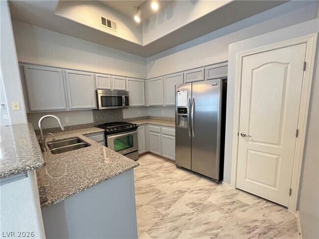 Building Photo - 2305 W Horizon Ridge Pkwy