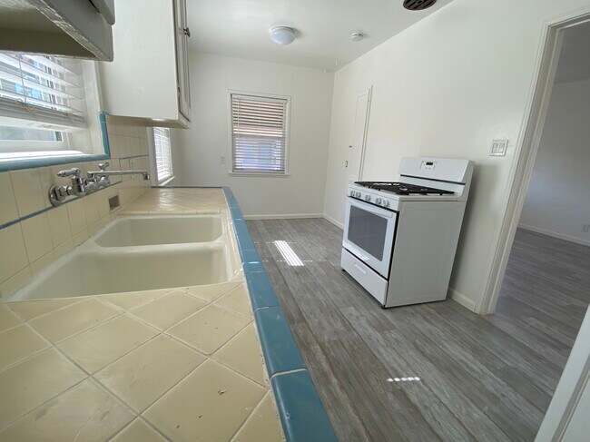 Building Photo - 152 Ximeno Ave