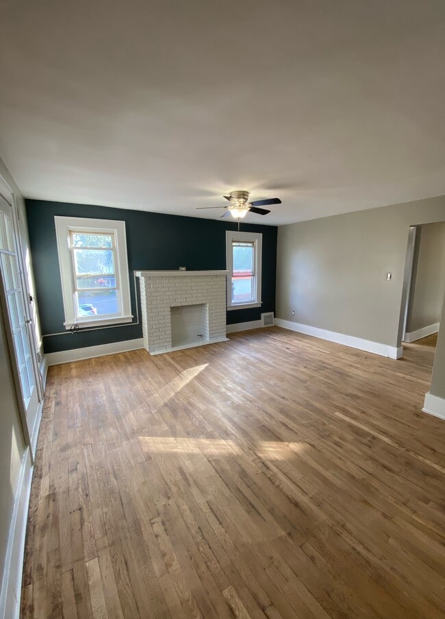 Building Photo - 1806 4th St