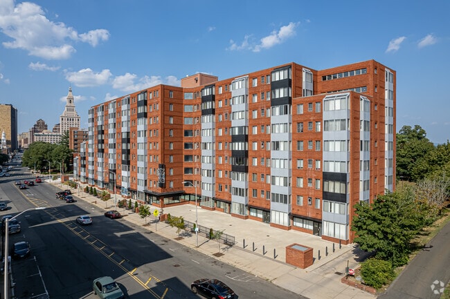 Building Photo - Element 250