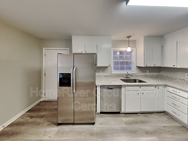 Building Photo - 465 Carolyn Dr