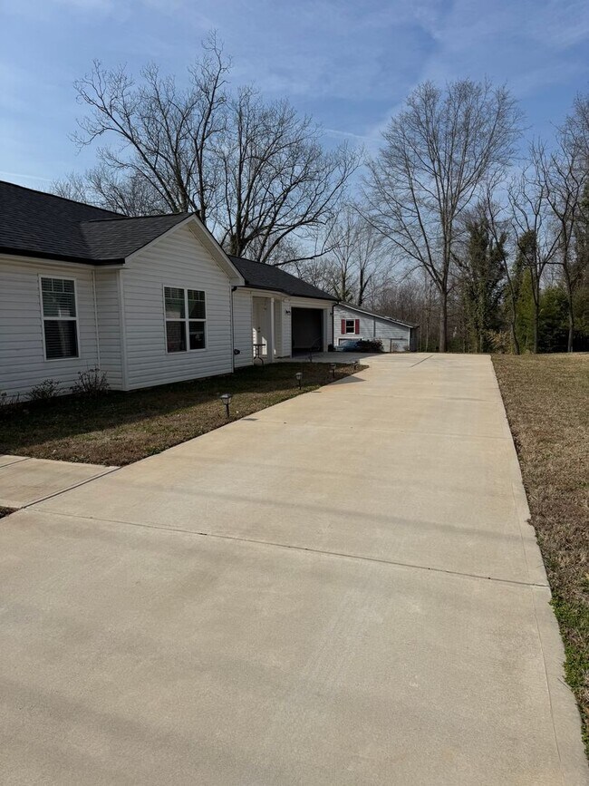 Building Photo - New Construction 3 Bed 2 Bath Home With Garage!