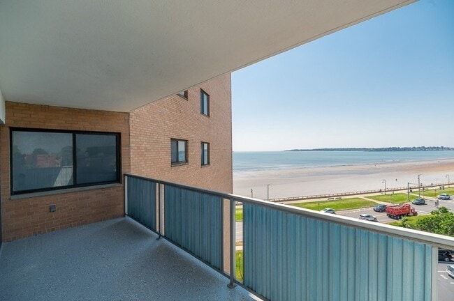 Building Photo - 300 Lynn Shore Dr