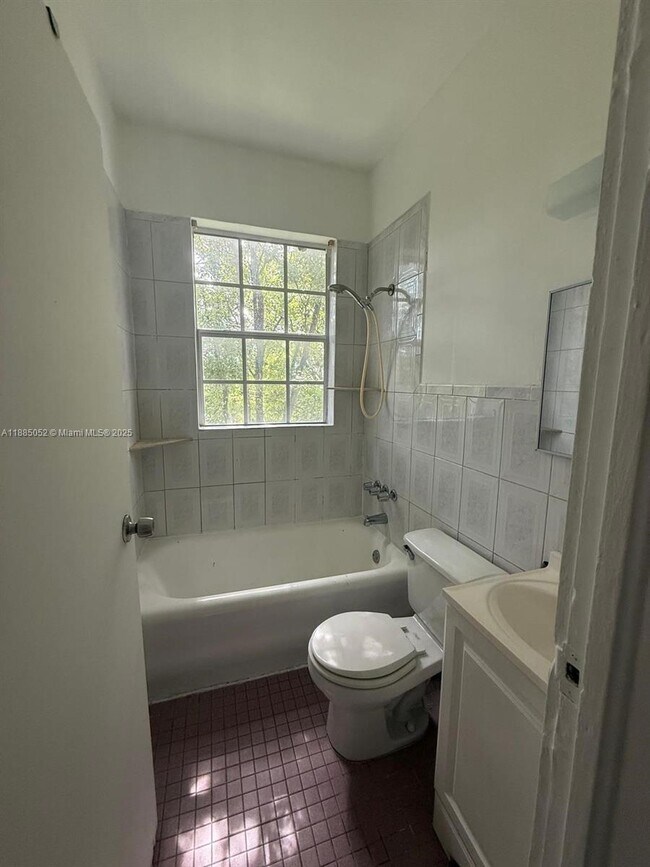 Foto del edificio - 236 NE 28th St